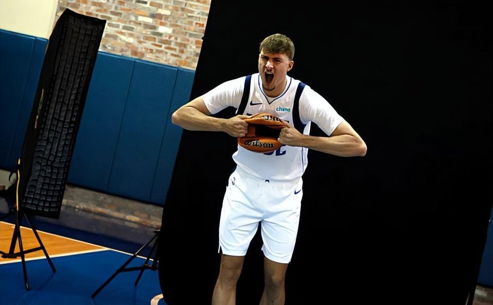 奇异果体育APP-独行侠状元郎：我要争取拿到年度最佳新秀的荣誉，乔丹是我的GOAT